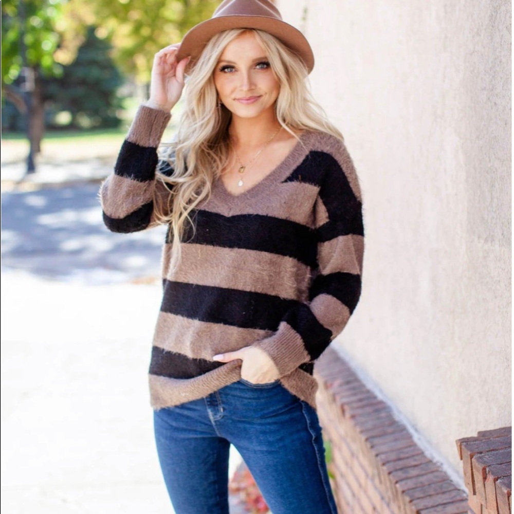 BB Dakota Fuzzy Games Sweater - Picture 2 of 8